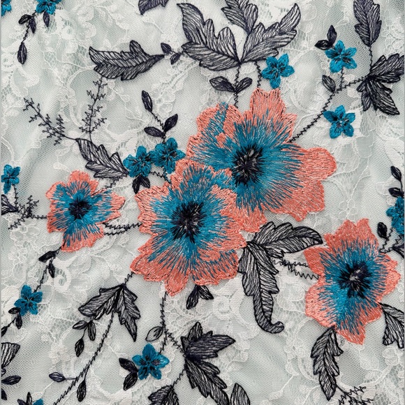 Guess Light Blue Lace Embroidered Sheath Dress | Sweetheart Neckline | Size 4 - Picture 5 of 17